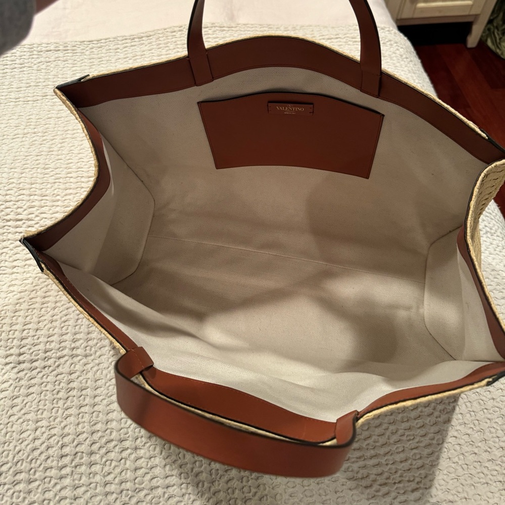 Valentino Garavani wicker tote - Picture 7 of 8